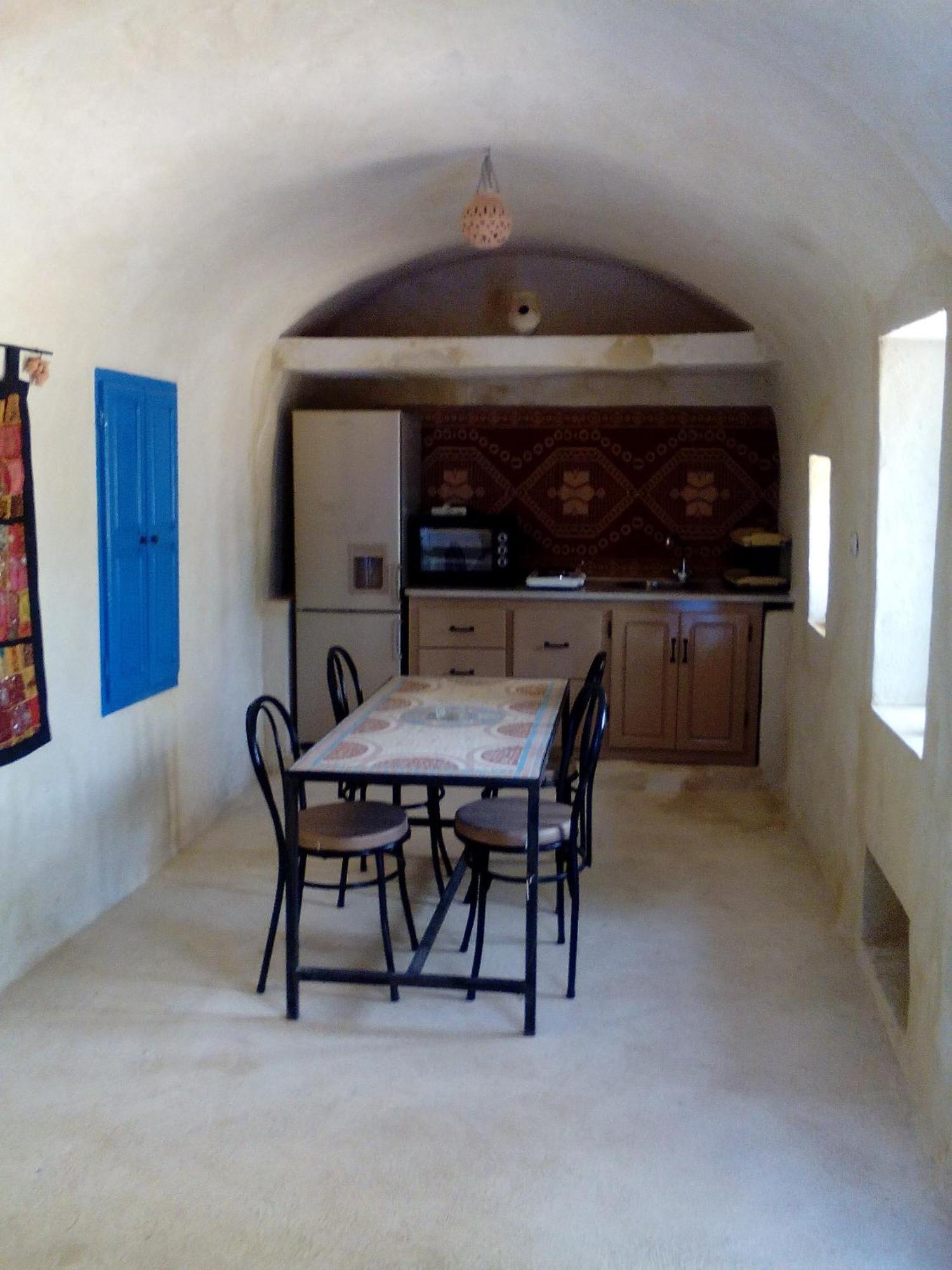 Menzel Churasco Djerba Aghīr Rom bilde
